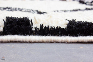 ABSTRACT PATTERN BLACK & WHITE WOOL RUG